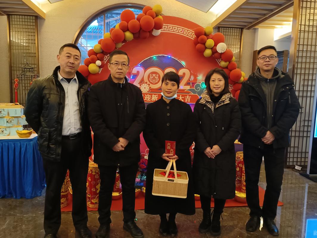 弘润公司辅导发展春节走访慰问活动2.jpg