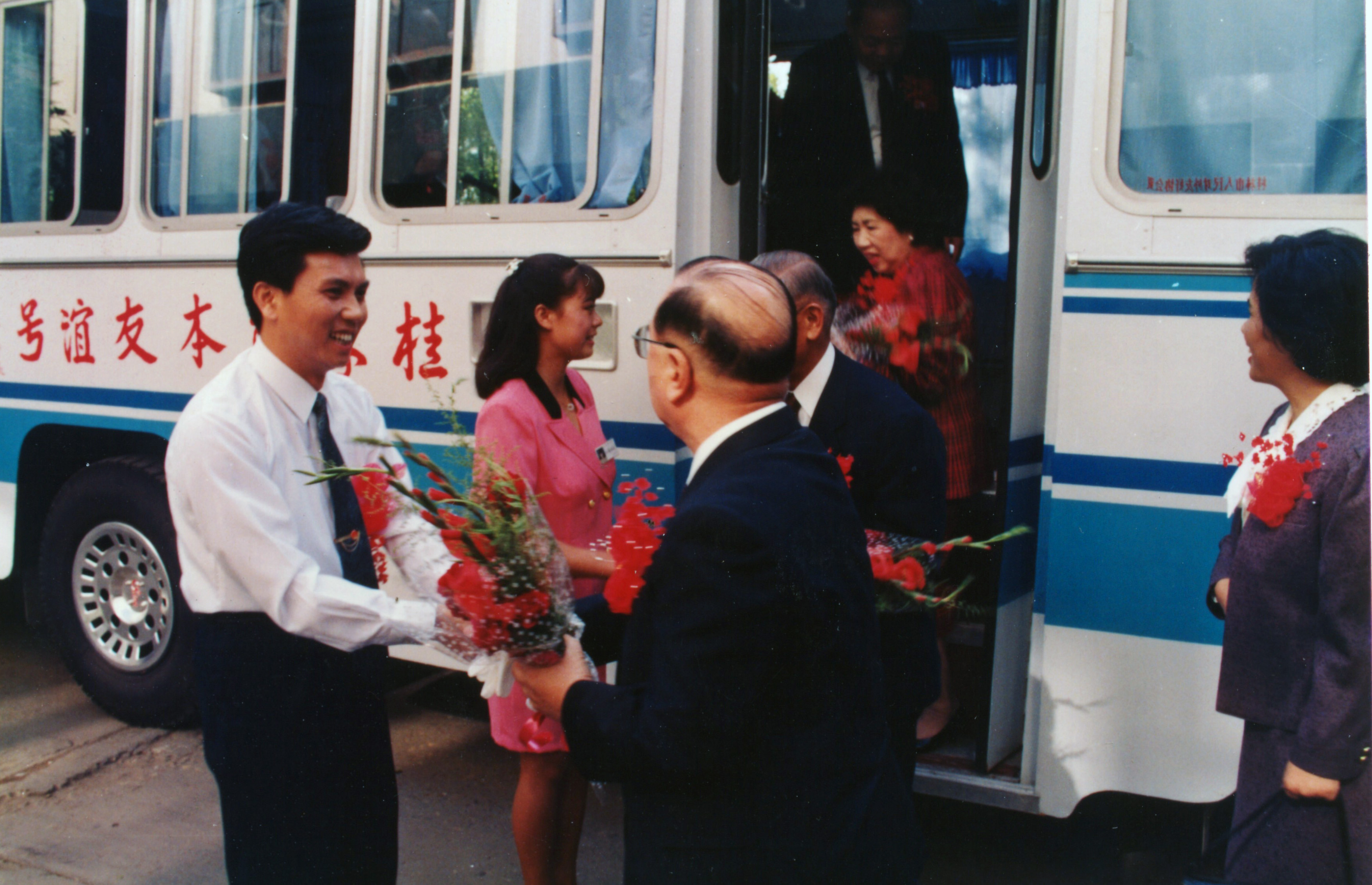白银市市长与熊本市市长乘坐熊本号车！.jpg